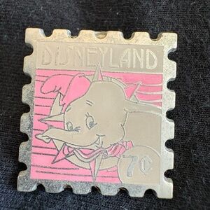 Disney Trading Pin - Disneyland Resort Hotel Dumbo Stamp Pin